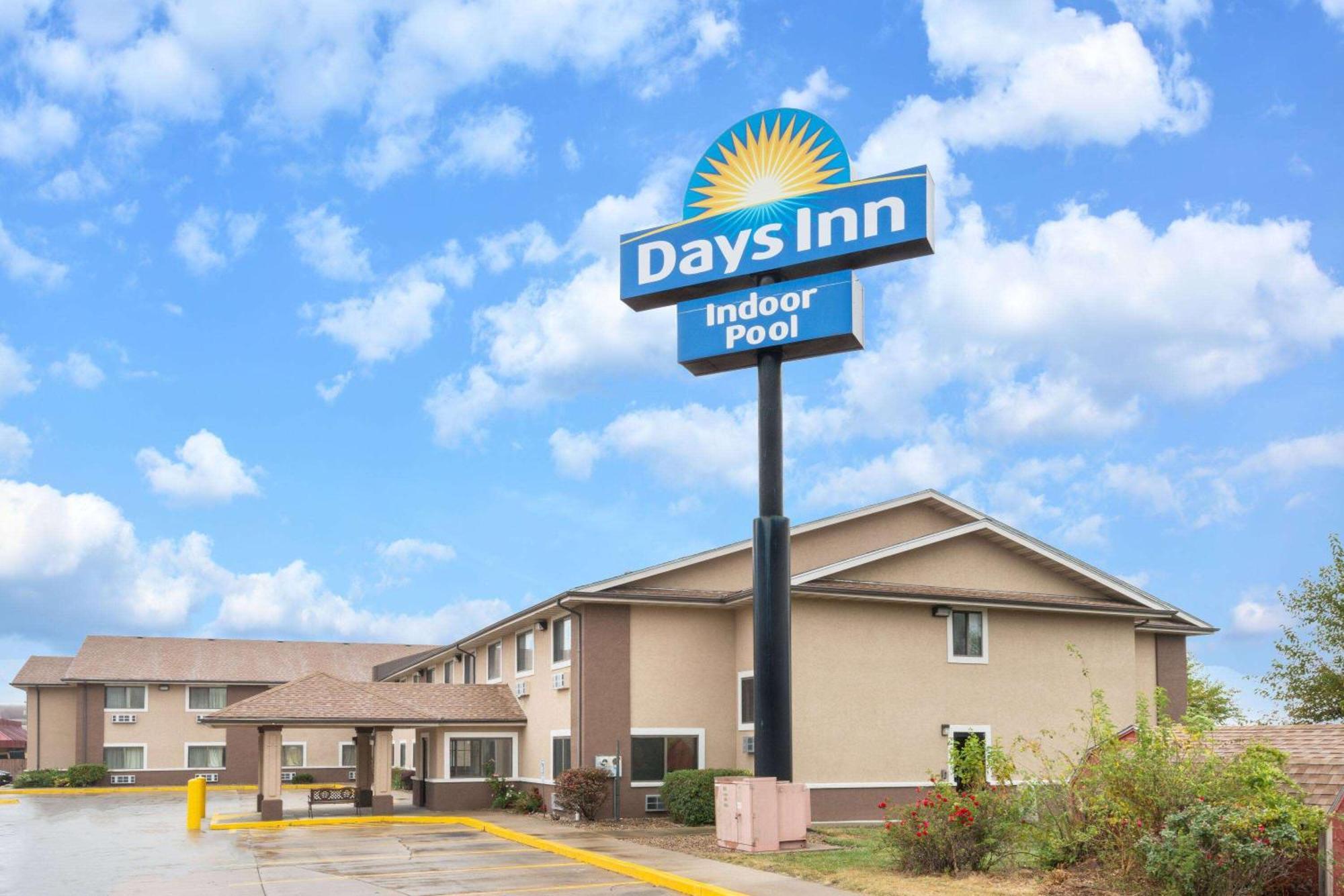 Days Inn By Wyndham Topeka Exterior foto